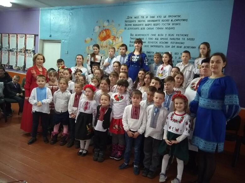 Ми по світу йдемо у вишиванці