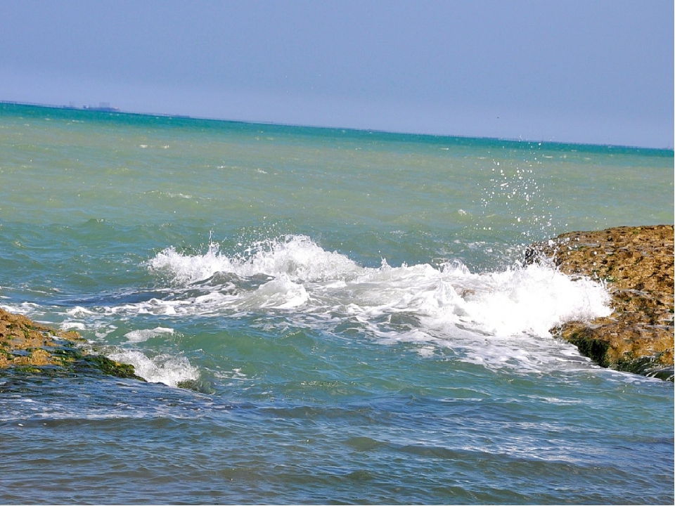 Астрахань Каспийское море. Каспий Астрахань море. Берег Каспийского моря Астрахань. Каспийское побережье Азербайджана.