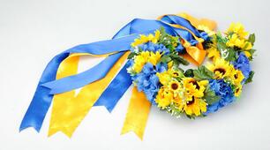 Презентація до вступної бесіди. Пісня «Святковий вінок» сл. О. Будугай муз. М. Ведмедері .