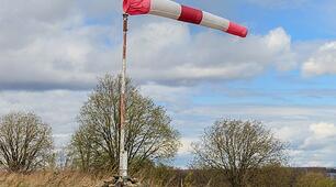 ВІТРОВКАЗ - інструмент для вимірювання напрямку та швидкості вітру.  "WINDSOCK"