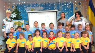 "Єдина, сильна Батьківщина,  наша соборна Україна" - фізкультурна розвага для дітей старшого дошкільного віку до Дня Соборності України