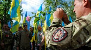Патріотична презентація-посвята. "Вальс квітів української землі заради тих, хто в землю полягли".