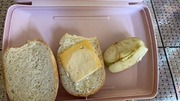 Як не COVID, так гастрит: батьки показали, чим годують дітей у школах під час карантину(фото)