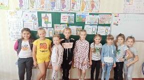 Тиждень дорожнього руху "Світлофор нам всім мограє ,до порядку закликає"
