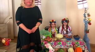 Український розгуляй "Десь там на току на базарі дівчатка овочі продавали"