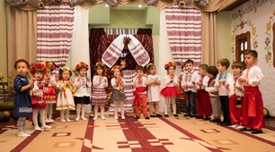 Сценарій свята осені в ДНЗ для молодшої групи "Подорож в осінній ліс"