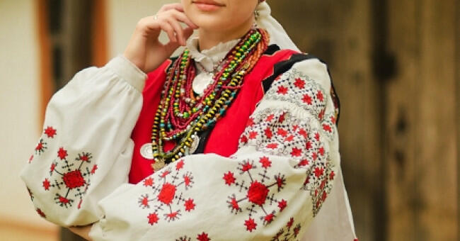 Традиційні риси українського національного одягу>