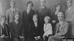 Вступ. Розстріляне відродження. Літературний авангард. Творчість П. Тичини, Є. Плужника, М. Рильського