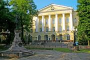 Звільнився, бо не хотів викладати українською: викладач вишу пішов з посади через скарги студентів 