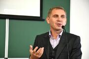 Відомий мовознавець Олександр Авраменко знайшов в тексті радіодиктанту помилки