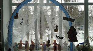 АртВікно.  Виставка-арка "Тільки один день була зима, я її впіймала із вікна"