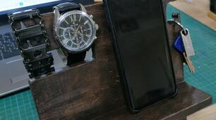 Виготовлення настільної підставки під мобільний телефон і прикраси.