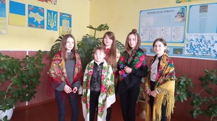 7 грудня -  День української хустки