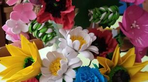 "Хто вміє віночок плести, той уміє життя любити" (квіти українського віночка із фоамірану)