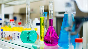 Класи неорганічних сполук, їх назви, класифікація.