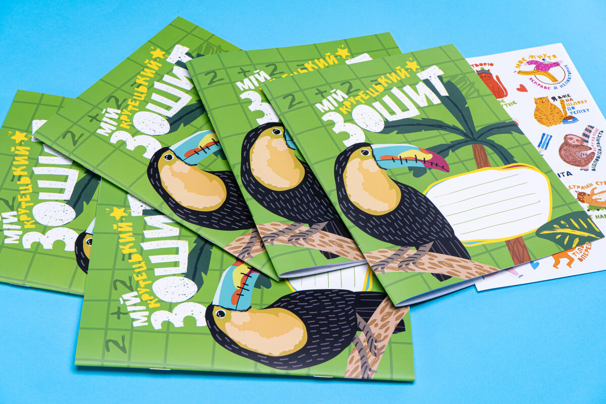 Зошит у клітинку. 5 штук по 12 аркушів.