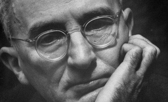 1936-го вийшла в світ найзнаменитіша книга Дейла Карнегі "Як завойовувати друзів і впливати на людей"
