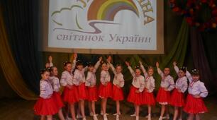 Методичні рекомендації щодо вибору сценічного одягу та костюмів для фольклорних колективів