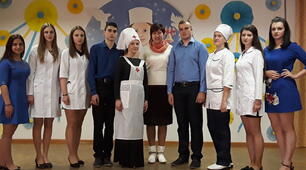 Сценарій "Є ТАКА ПРОФЕСІЯ –  ОХОРОНЯТИ ЗДОРОВ’Я МИЛОСЕРДЯМ"