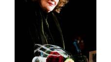 Л. Костенко "Страшні слова, коли вони мовчать", "Життя іде"