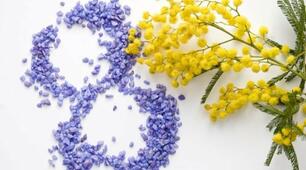 Сувенір з фоамірану до свята 8 Березня