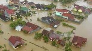 Сучасна наочність: мультимедійна презентація "Natural Disasters in Ukraine" до уроку в 10 класі.