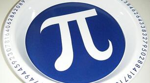 Числу π присвячується
