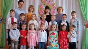СВЯТО ВЕСНИ І МАМИ (2 молодша група "Бджілки")