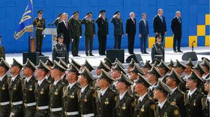 Розділ ІV. Стройова підготовка. Тема 1. Стройові прийоми і рух без зброї. Попередня та виконавча команди. Виконання команд "Ставай", "Рівняйсь", "Струнко", "Вільно".