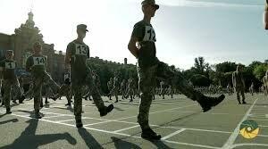 Розділ ІV. Стройова підготовка. Тема 1. Стройові прийоми і рух без зброї. Стройове положення. Повороти на місці. рух стройовим кроком. Повороти під час руху.