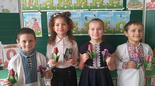 ВІТАЄМО ЛЮБИХ МАТУСЬ ТА МИЛИХ БАБУСЬ ІЗ ВЕСНЯНИМ СВЯТОМ!