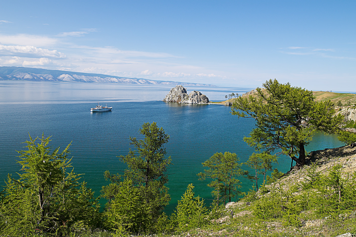 Озеро байкал знают во всем мире. Озеро Байкал, Восточная Сибирь. Остров Ольхон Восточная Сибирь. Байкал пресноводное озеро. Жемчужина Бурятии озеро Байкал.