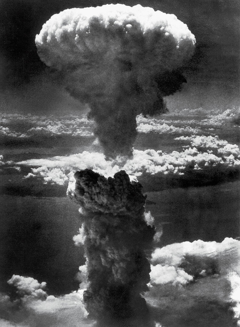 Mushroom Cloud Over Nagasaki | 100 Photographs | The Most Influential Images of All Time