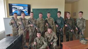 Відпрацювання практичних навичок поводження зі зброєю по прийомам і правилам стрільби з автомата Калашникова