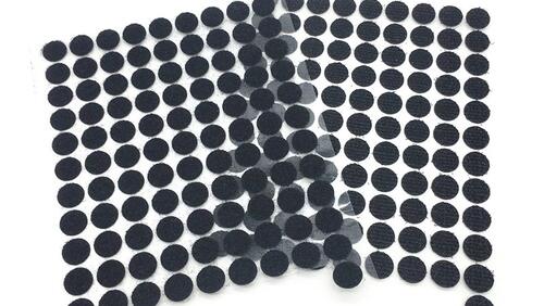 Зображення товару: Липучки круглі на клейовій основі, чорного кольору. 10 мм – 99 пар. 