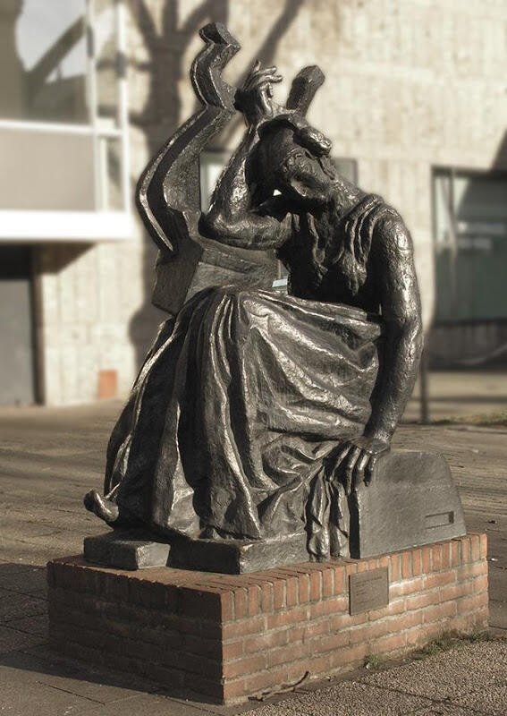 0200ywgf-9d42-567x800.jpg