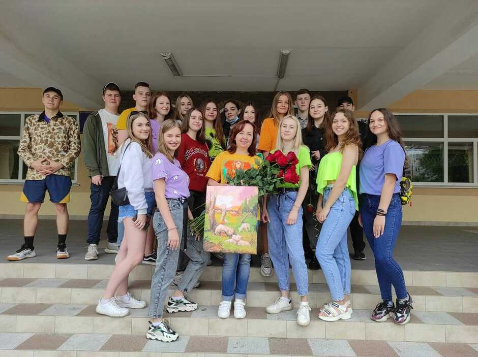 Возможно, это изображение (18 человек, в том числе Тетяна Поставець и Таня Солонина, люди стоят и в помещении)