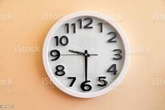 Analog Wall Clock At 930 Ampm — стоковые фотографии и другие картинки  Аналог - iStock