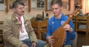 Втілення давньої мрії: 16-річний харків'янин, який не бачить від народження, власноруч змайстрував бандуру