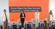 Наука – це вона: Олена Зеленська в рамках просвітницького артпроєкту зустрілася з дівчатами, які змінюють країну