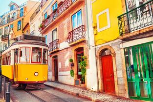 As 5 Ruas mais bonitas de Lisboa - Collegiate - PT