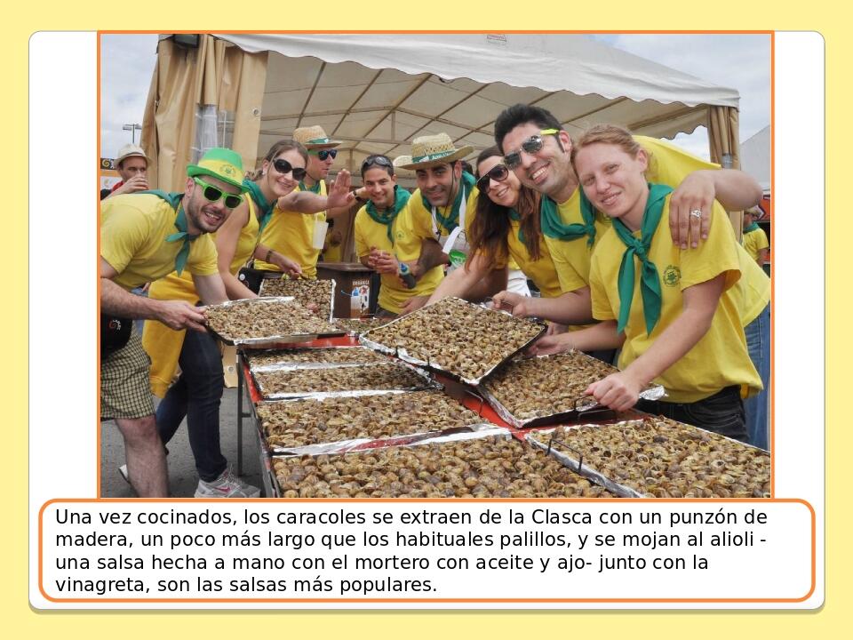 Una vez cocinados, los caracoles se extraen de la Clasca con un punzón de madera, un poco más largo que los habituales palillos, y se mojan al alio...