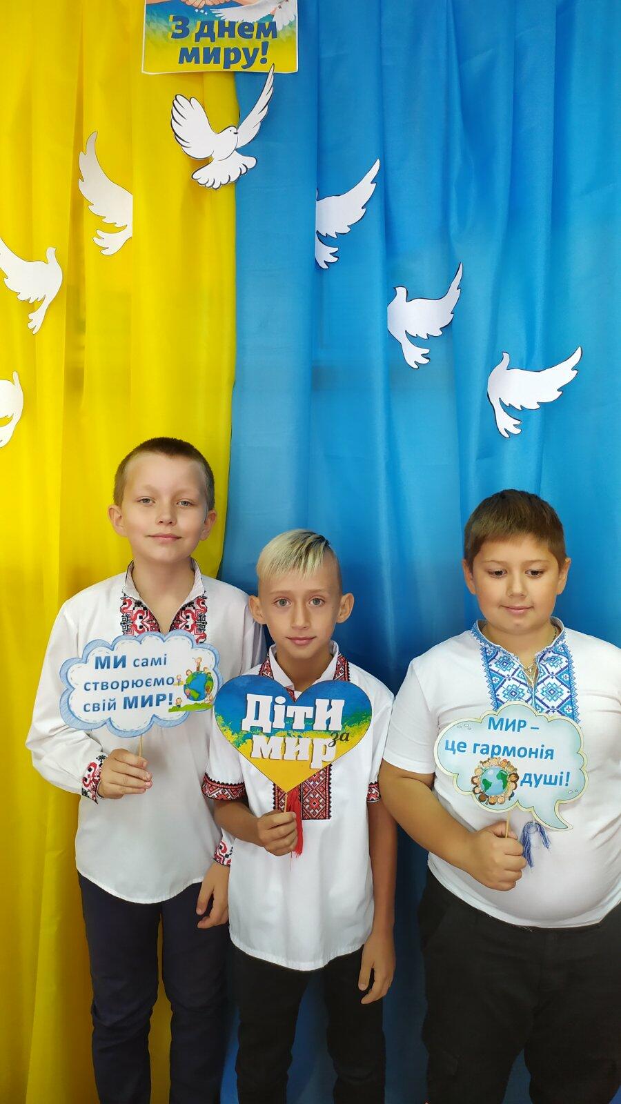 02013v97-976f-900x1600.jpg