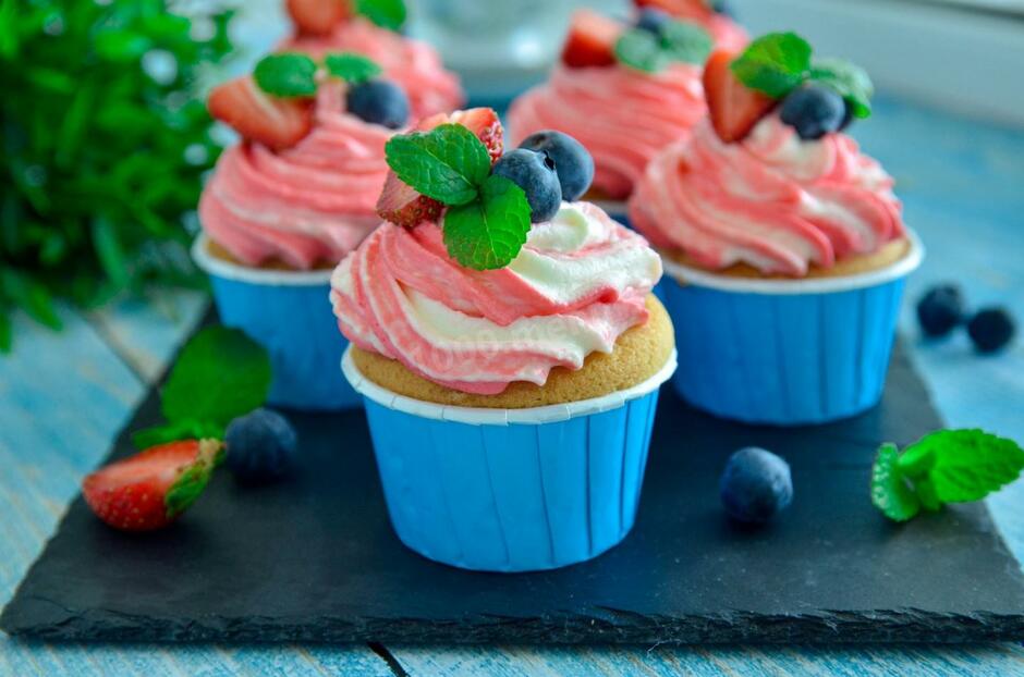 Ванильные капкейки с кремом рецепт с фото пошагово и видео - 1000.menu