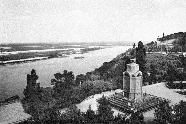 Пам'ятник Володимиру Великому. Історія та легенди