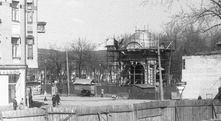Фонтан «Самсон». Історія та легенди