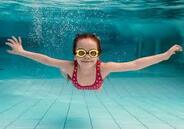 Фахівці з Тернопільщини розповіли, як правильно навчити дітей плавати