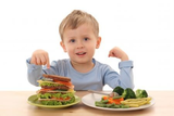 Як заохотити дитину їсти правильні продукти: рекомендації