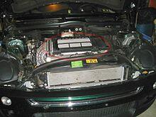 https://upload.wikimedia.org/wikipedia/commons/thumb/e/e3/Top_mount_intercooler.jpg/220px-Top_mount_intercooler.jpg