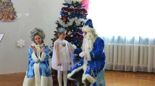 "Ялинка і Новорічна казка" Свято для дітей середнього дошкільного віку